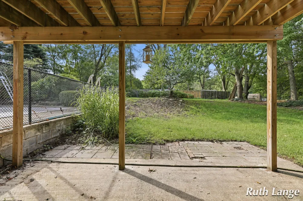 247 Trickovic Lane Battle Creek, MI 49014