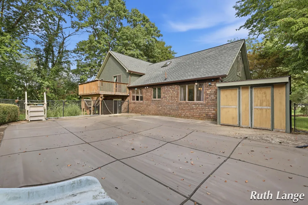 247 Trickovic Lane Battle Creek, MI 49014