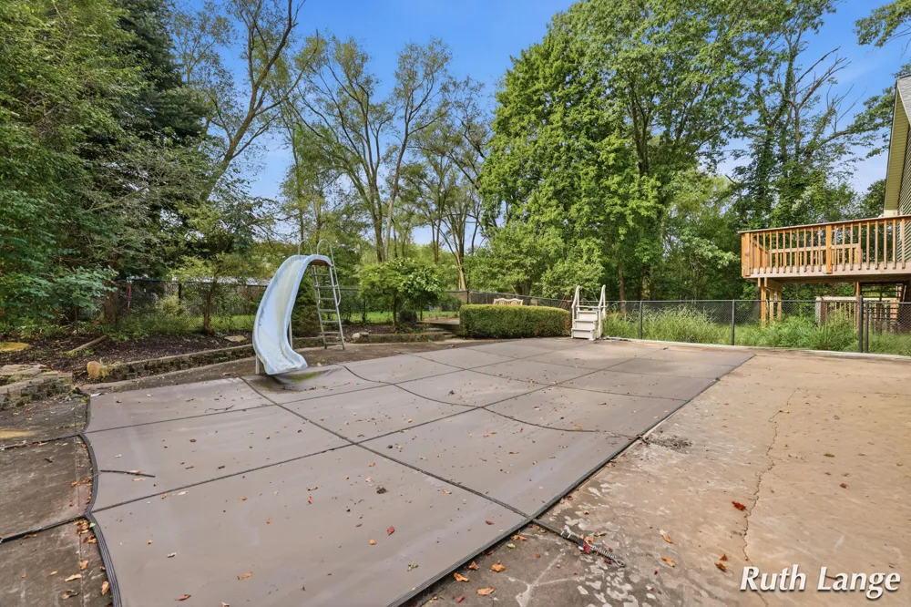 247 Trickovic Lane Battle Creek, MI 49014