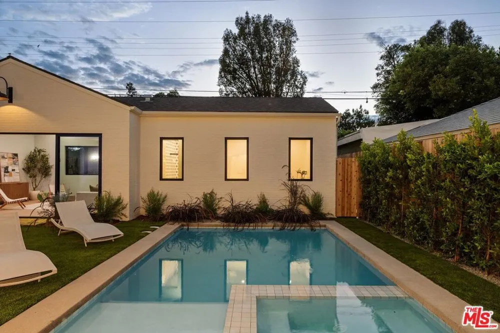 4607 Morse Avenue Sherman Oaks, CA 91423