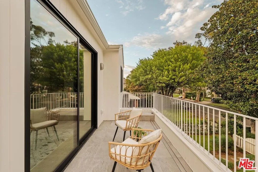 4607 Morse Avenue Sherman Oaks, CA 91423