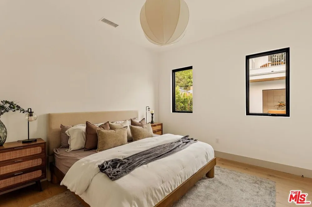 4607 Morse Avenue Sherman Oaks, CA 91423