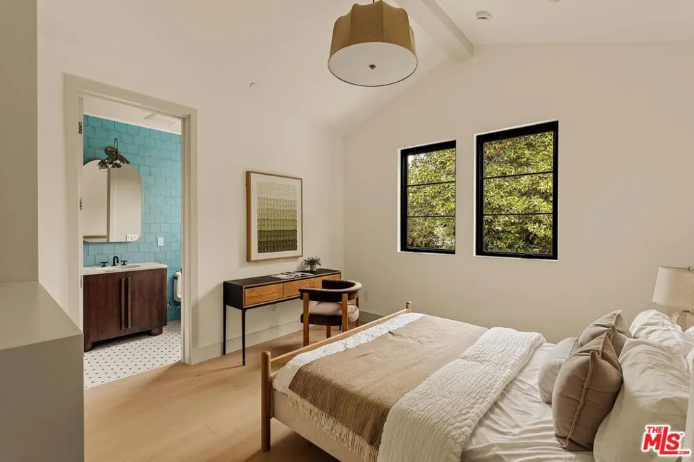 4607 Morse Avenue Sherman Oaks, CA 91423