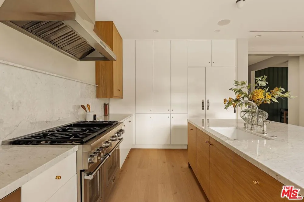 4607 Morse Avenue Sherman Oaks, CA 91423