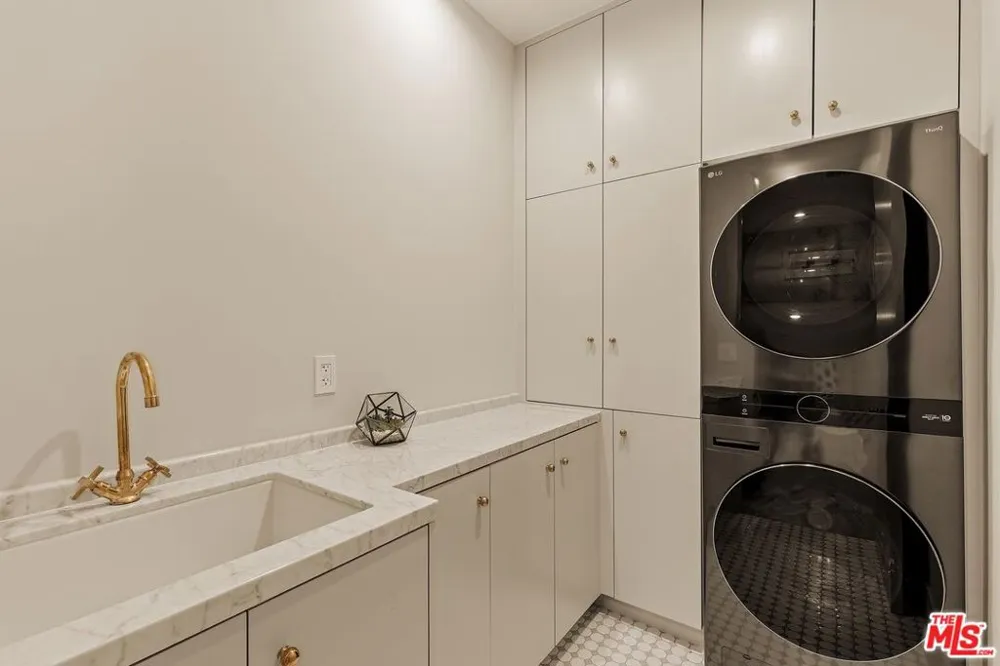 4607 Morse Avenue Sherman Oaks, CA 91423