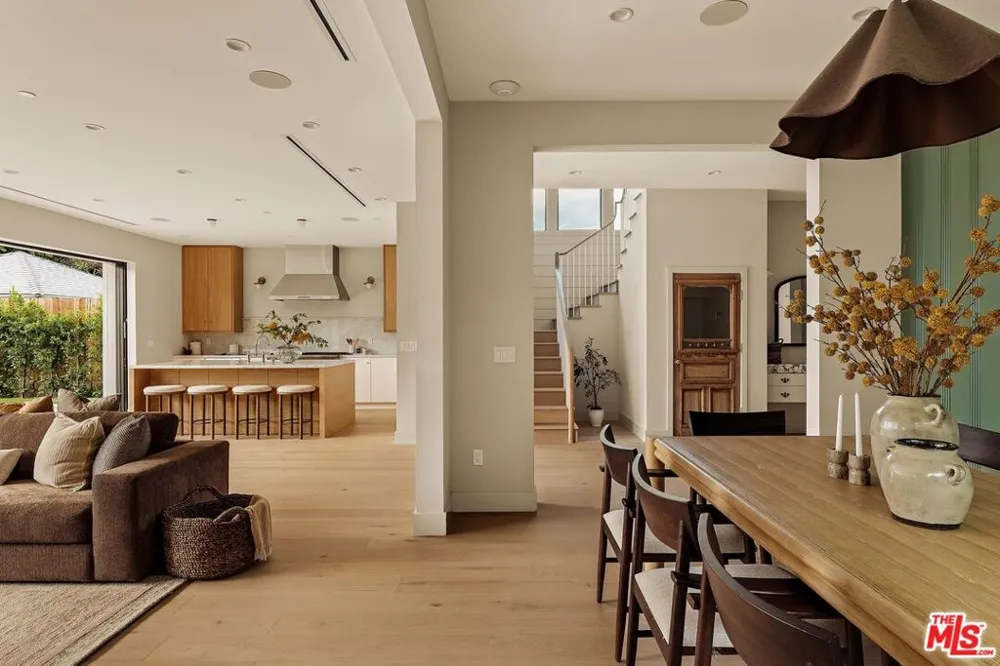 4607 Morse Avenue Sherman Oaks, CA 91423