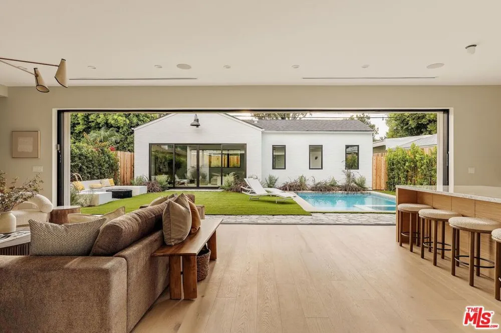 4607 Morse Avenue Sherman Oaks, CA 91423