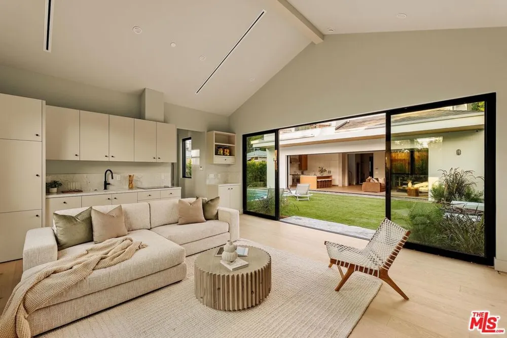 4607 Morse Avenue Sherman Oaks, CA 91423