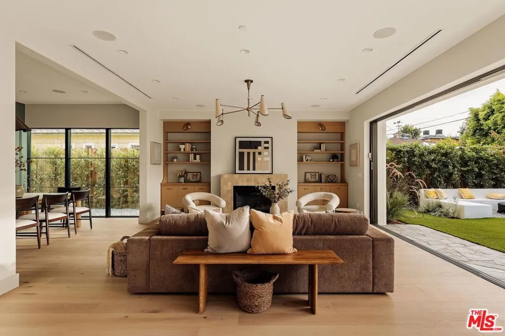 4607 Morse Avenue Sherman Oaks, CA 91423