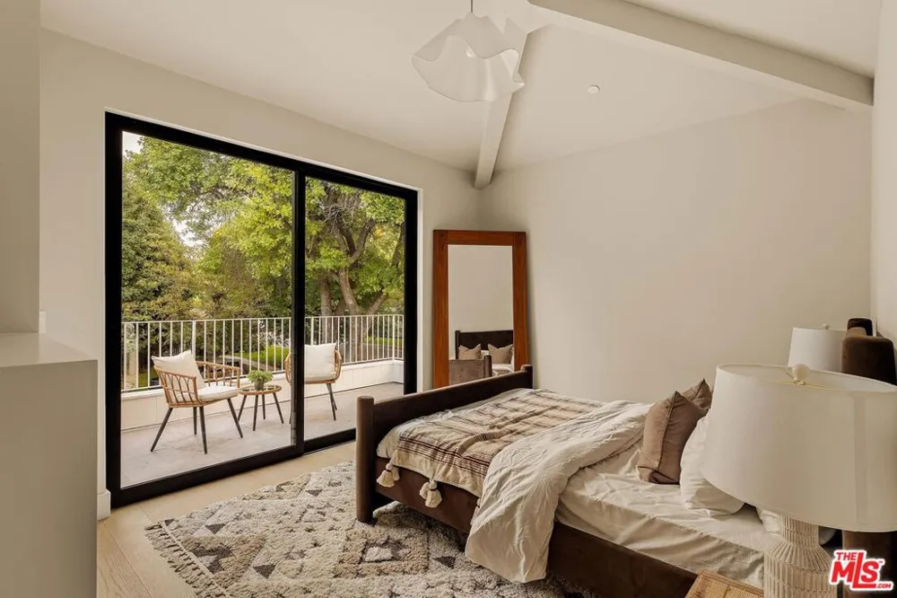 4607 Morse Avenue Sherman Oaks, CA 91423