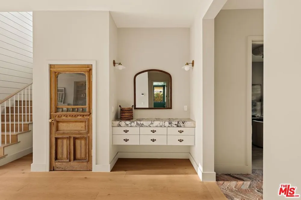 4607 Morse Avenue Sherman Oaks, CA 91423