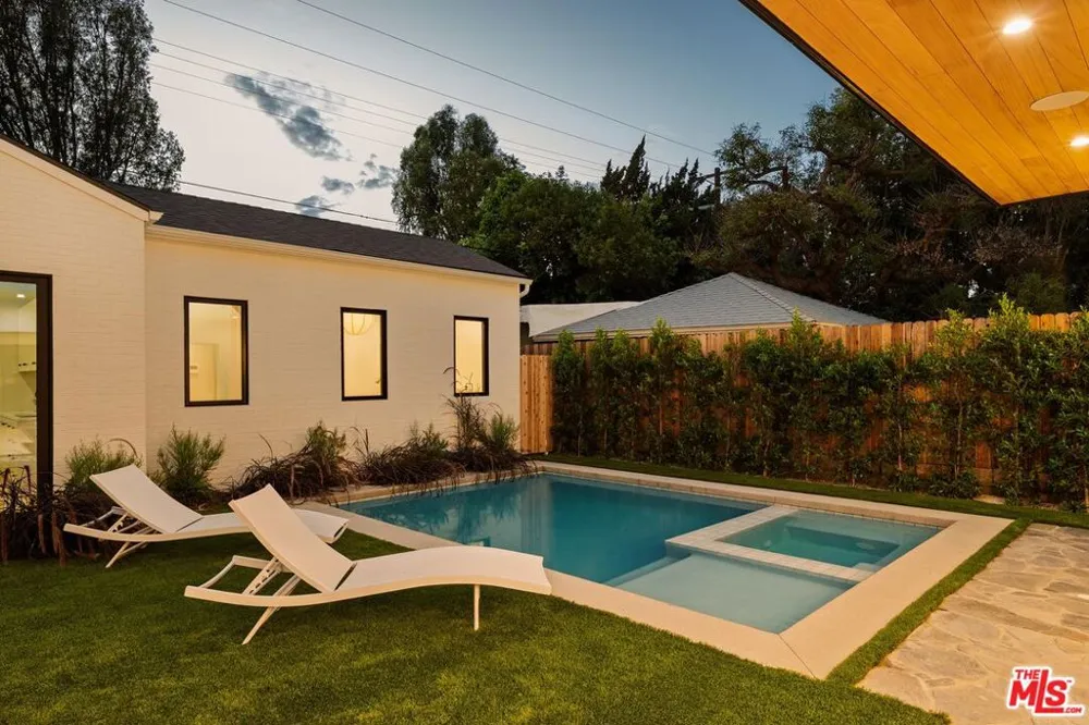 4607 Morse Avenue Sherman Oaks, CA 91423