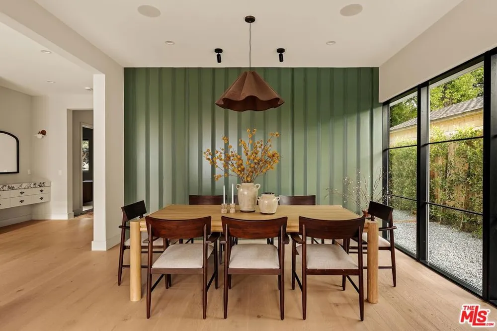 4607 Morse Avenue Sherman Oaks, CA 91423