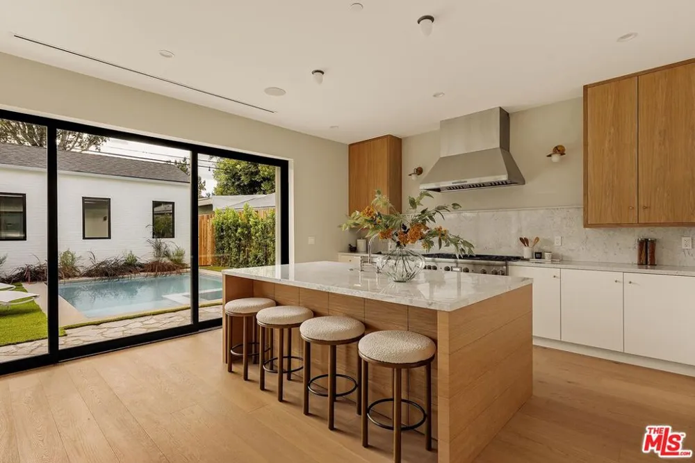 4607 Morse Avenue Sherman Oaks, CA 91423