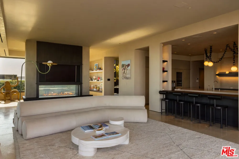 1616 Blue Jay Way Los Angeles, CA 90069