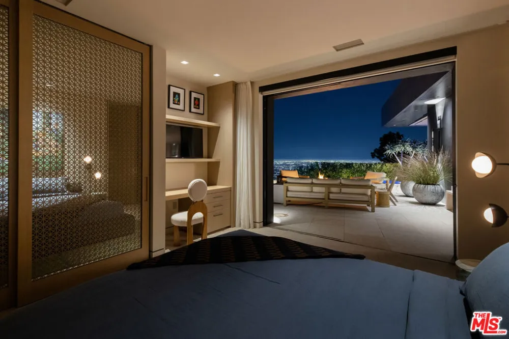 1616 Blue Jay Way Los Angeles, CA 90069