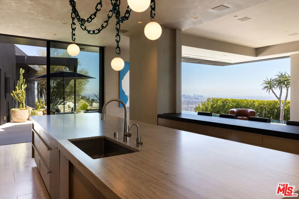 1616 Blue Jay Way Los Angeles, CA 90069