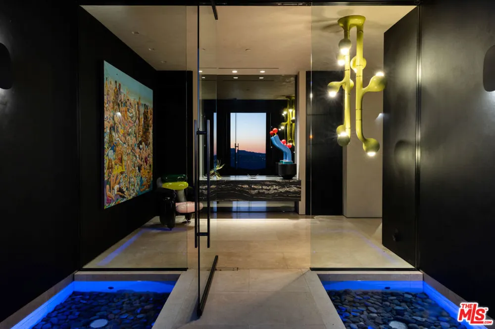 1616 Blue Jay Way Los Angeles, CA 90069