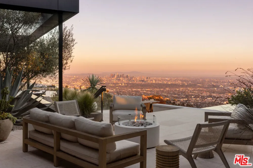 1616 Blue Jay Way Los Angeles, CA 90069