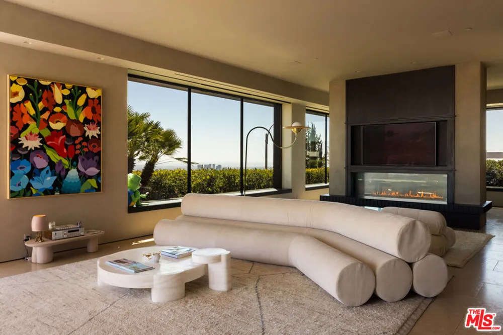 1616 Blue Jay Way Los Angeles, CA 90069
