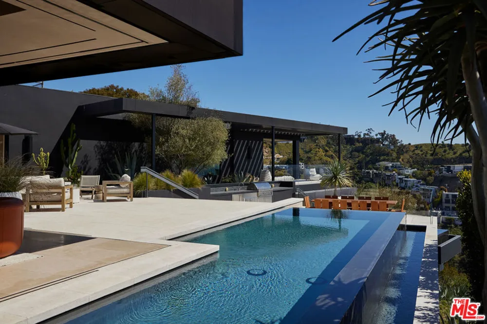 1616 Blue Jay Way Los Angeles, CA 90069
