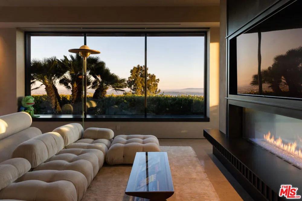 1616 Blue Jay Way Los Angeles, CA 90069