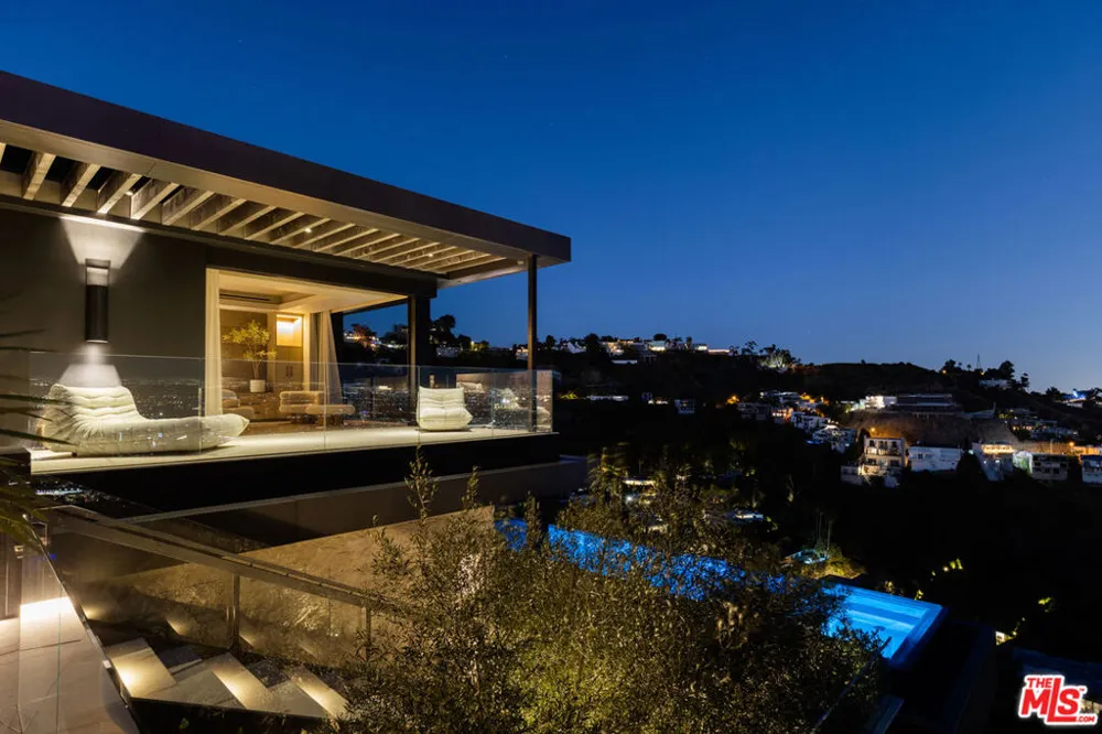 1616 Blue Jay Way Los Angeles, CA 90069