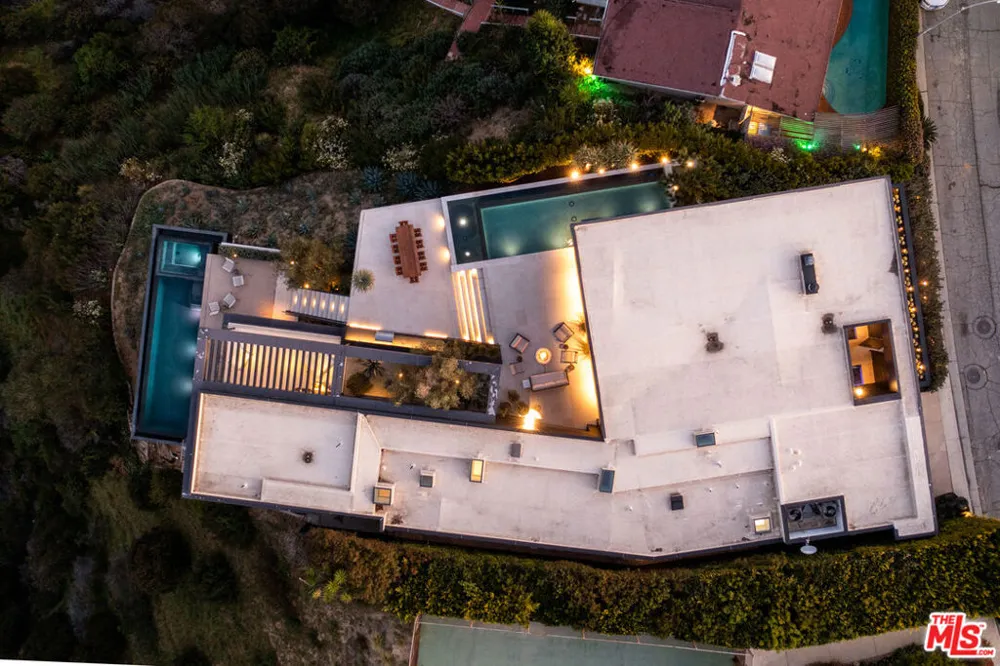 1616 Blue Jay Way Los Angeles, CA 90069