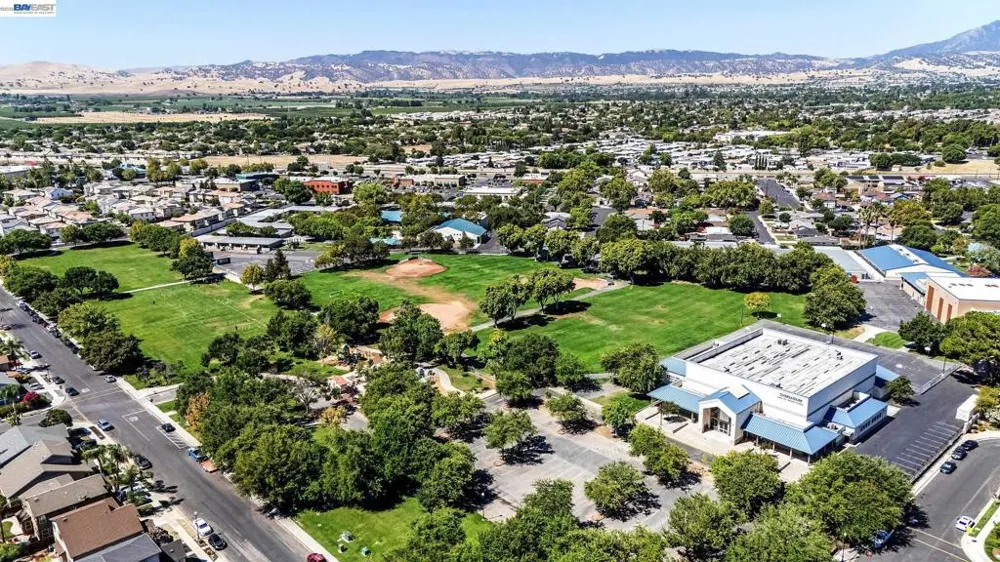 52 Redberry Loop Brentwood, CA 94513