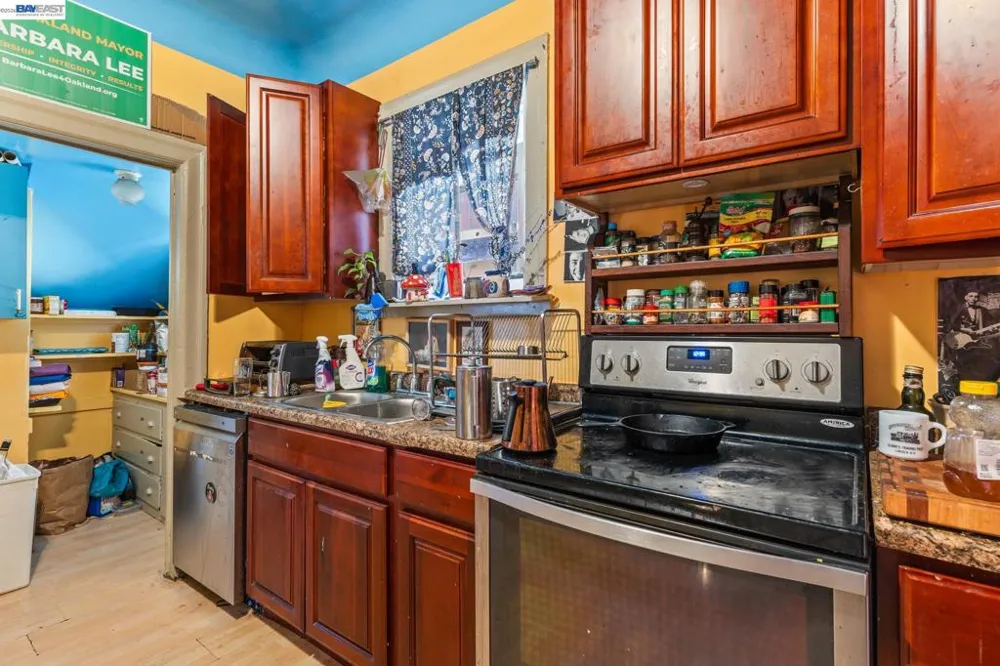 3856 West St Oakland, CA 94608