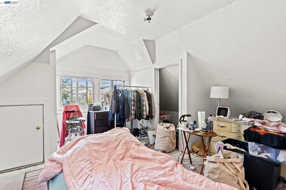 3856 West St Oakland, CA 94608