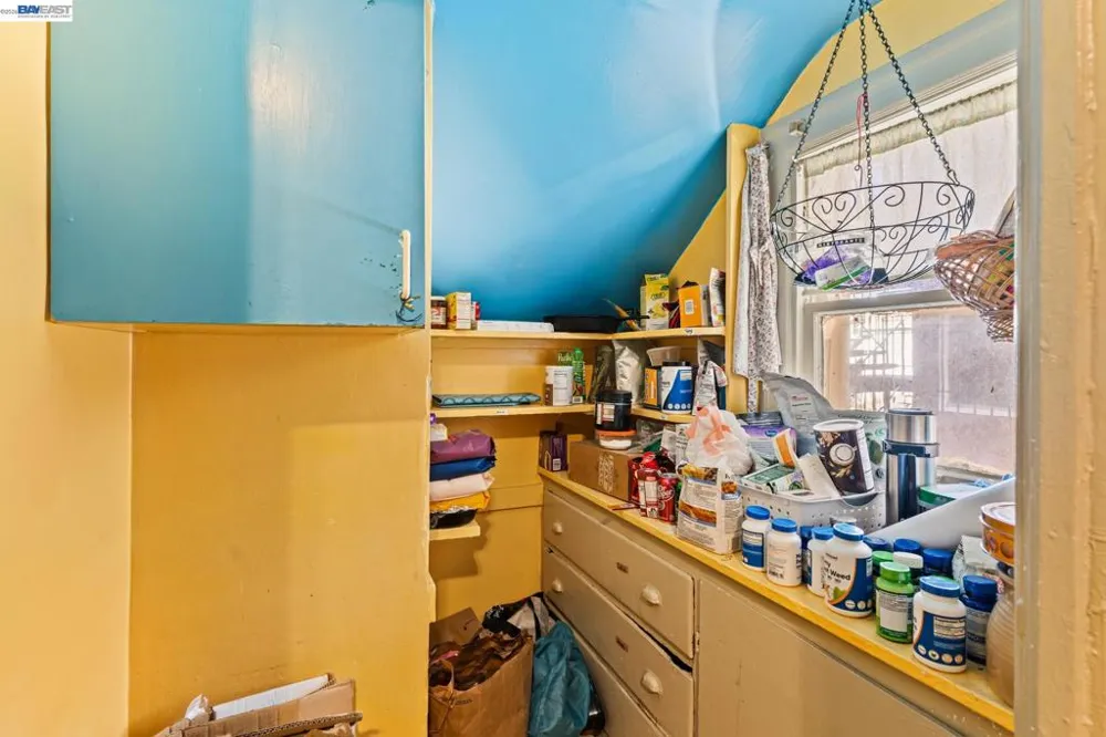 3856 West St Oakland, CA 94608