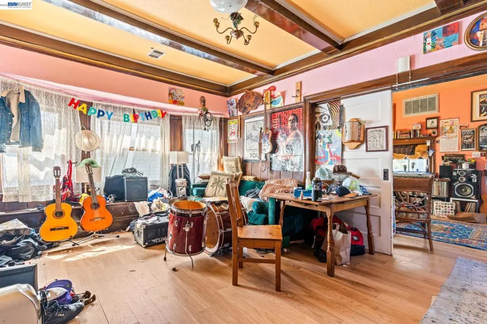 3856 West St Oakland, CA 94608