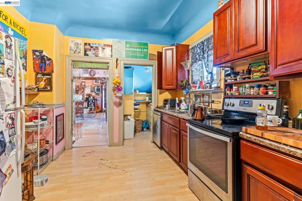 3856 West St Oakland, CA 94608