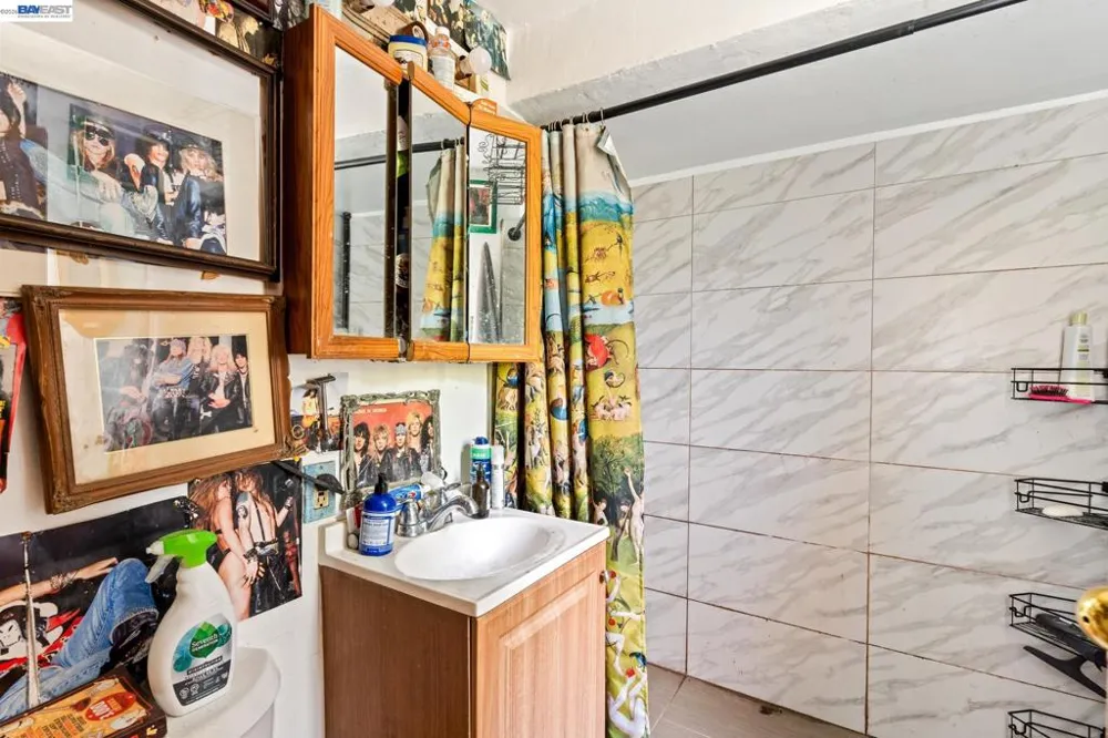 3856 West St Oakland, CA 94608