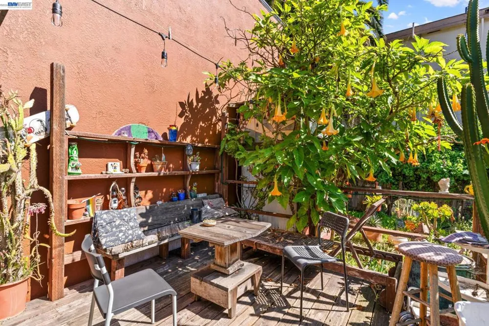 3856 West St Oakland, CA 94608