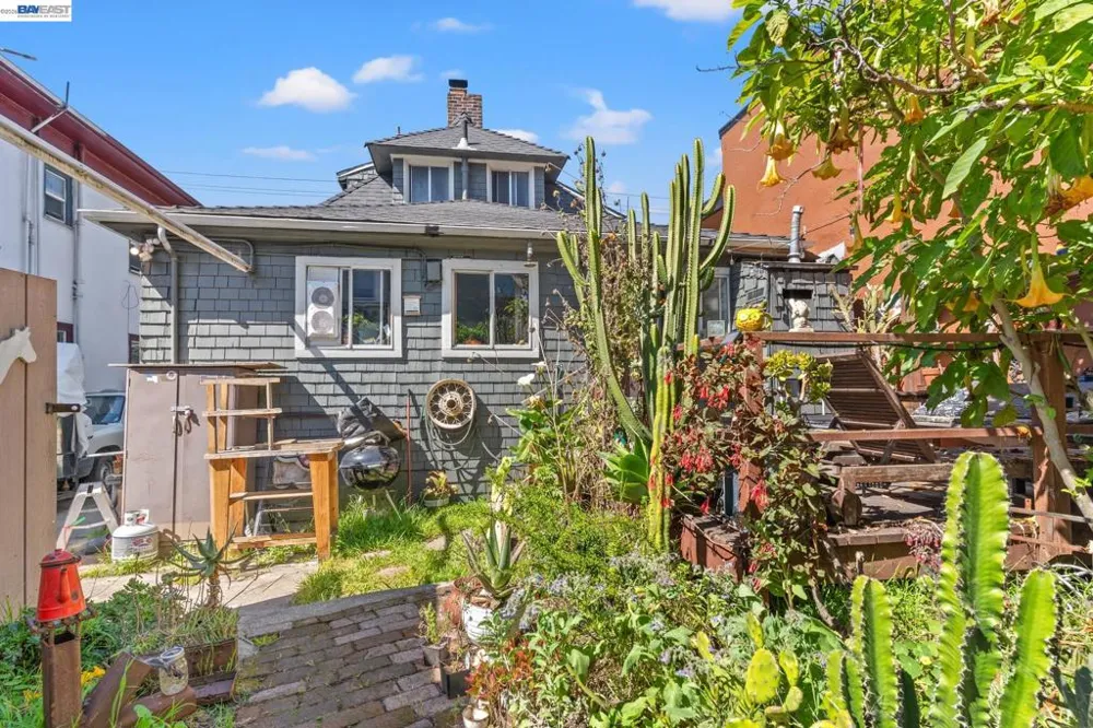 3856 West St Oakland, CA 94608