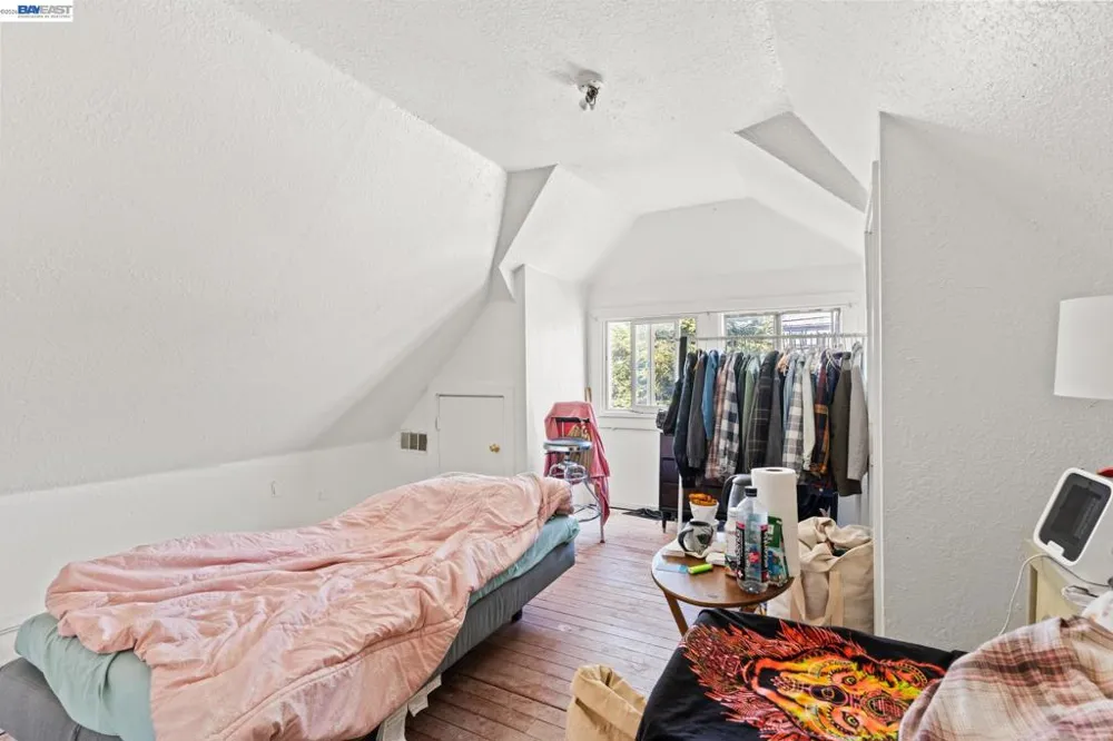3856 West St Oakland, CA 94608