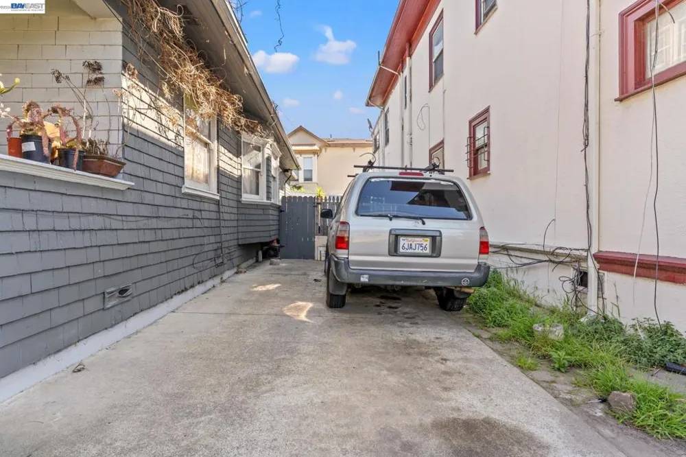 3856 West St Oakland, CA 94608