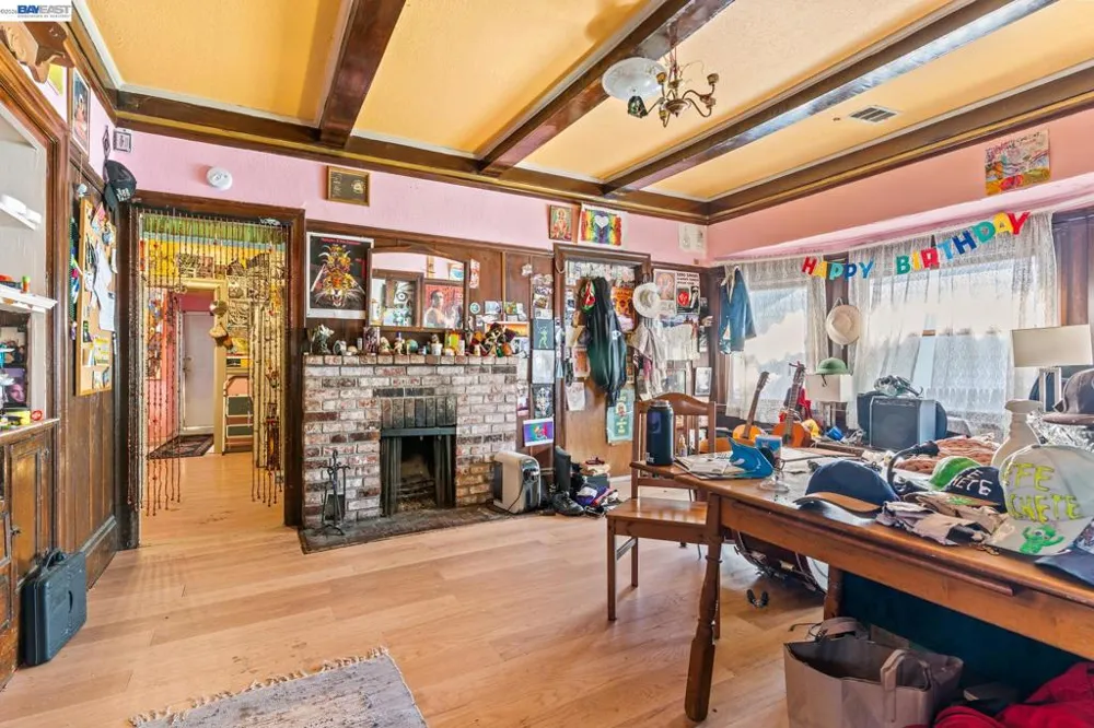 3856 West St Oakland, CA 94608