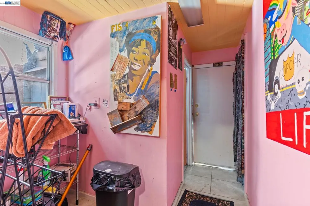 3856 West St Oakland, CA 94608