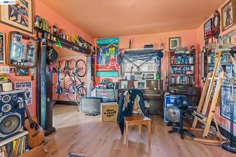 3856 West St Oakland, CA 94608