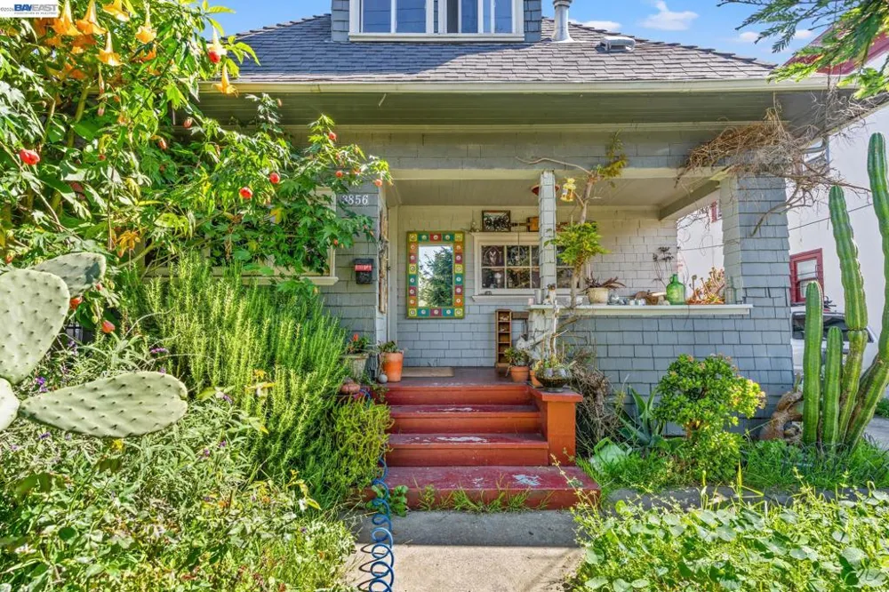3856 West St Oakland, CA 94608
