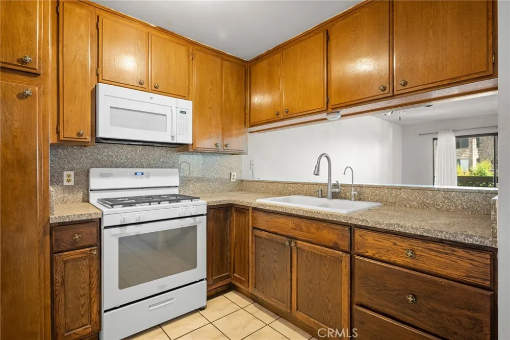 10149 Commerce Avenue #25 Tujunga, CA 91042