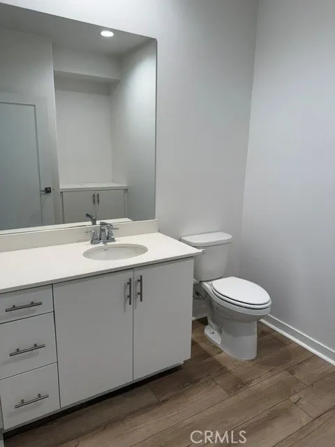 575 S Mosaic Anaheim, CA 92805