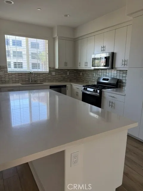 575 S Mosaic Anaheim, CA 92805