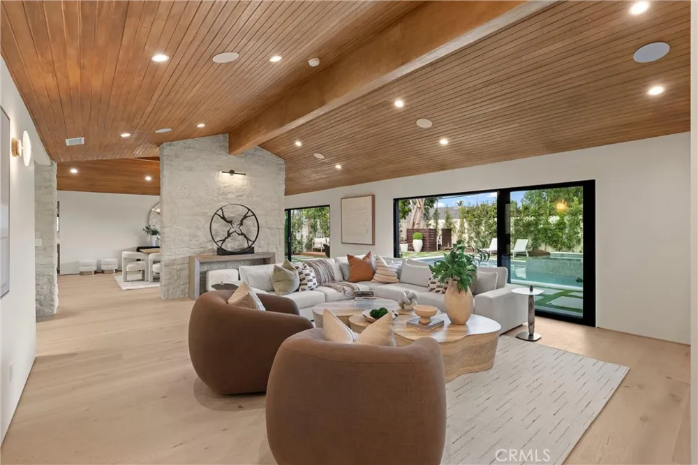 3080 Country Club Drive Costa Mesa, CA 92626