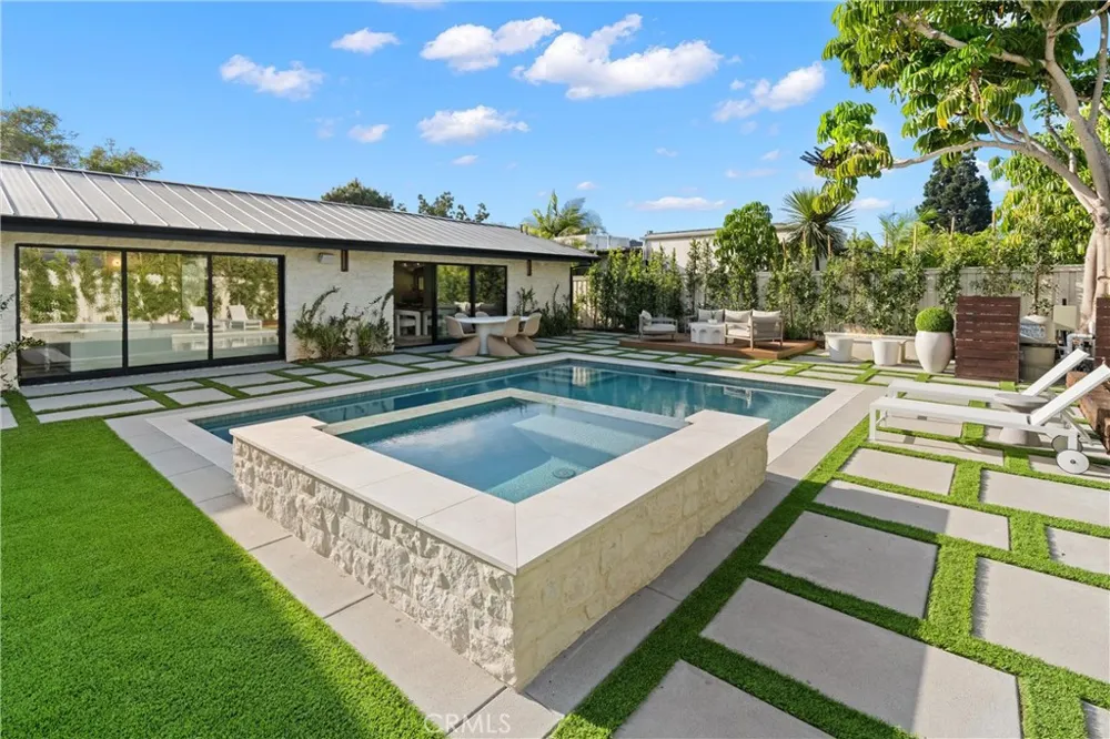 3080 Country Club Drive Costa Mesa, CA 92626