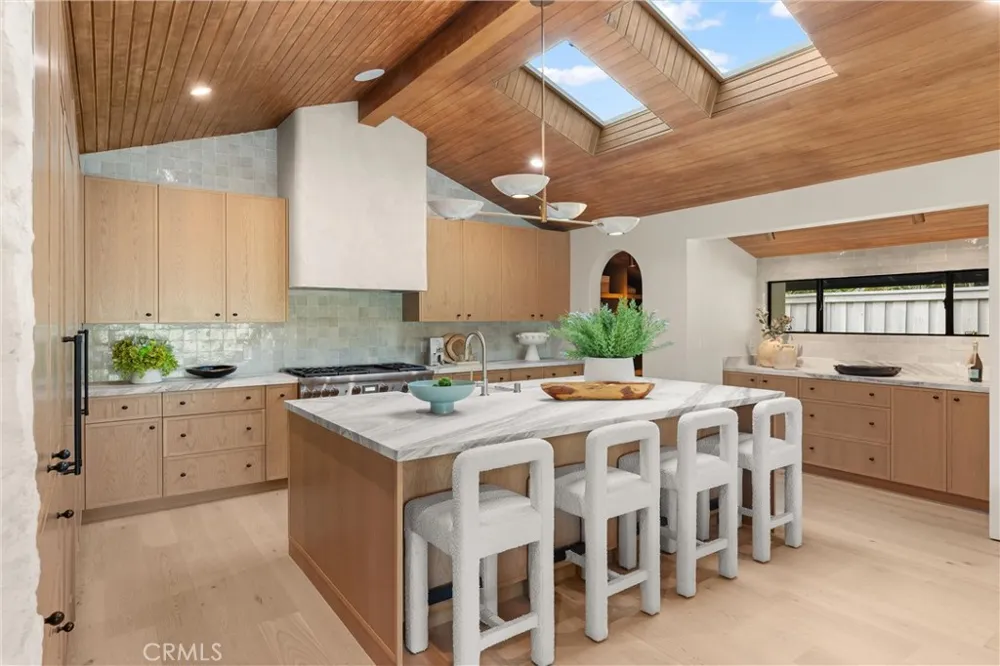 3080 Country Club Drive Costa Mesa, CA 92626