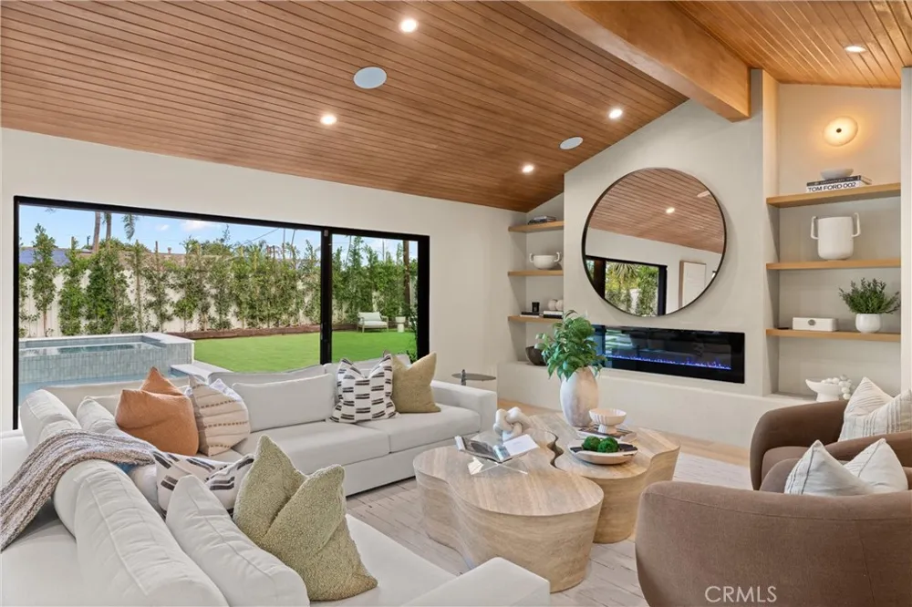 3080 Country Club Drive Costa Mesa, CA 92626